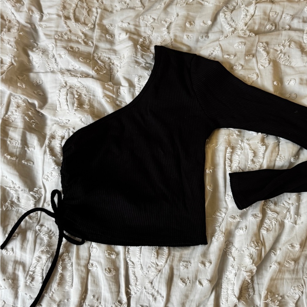 Fashion Nova Black Ribbed One-Shoulder Crop Top